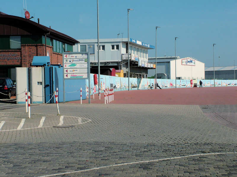 Wilfried Schlegel - Verschiedene Motive an der Hafenmauer (2006) Wilfried Schlegel - Verschiedene Motive an der Hafenmauer (2006)