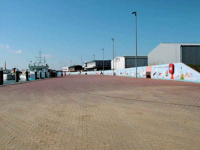 Wilfried Schlegel - Verschiedene Motive an der Hafenmauer (2006)