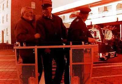 1996: Mit neuem Drehleiterfahrzeug noch schneller einsatzbereit 1996: Mit neuem Drehleiterfahrzeug noch schneller einsatzbereit