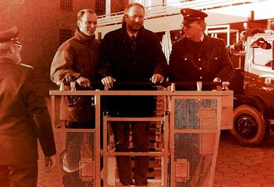 1996: Mit neuem Drehleiterfahrzeug noch schneller einsatzbereit 1996: Mit neuem Drehleiterfahrzeug noch schneller einsatzbereit