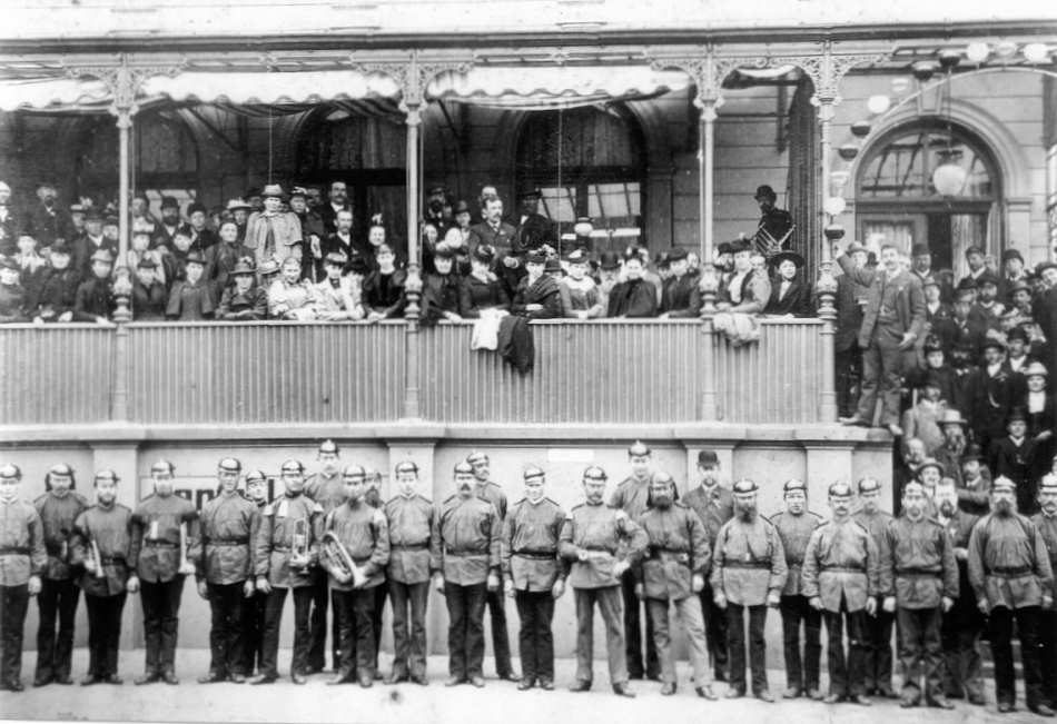 Die Feuerwehrkameraden aus Helgoland und Tagungsteilnehmer