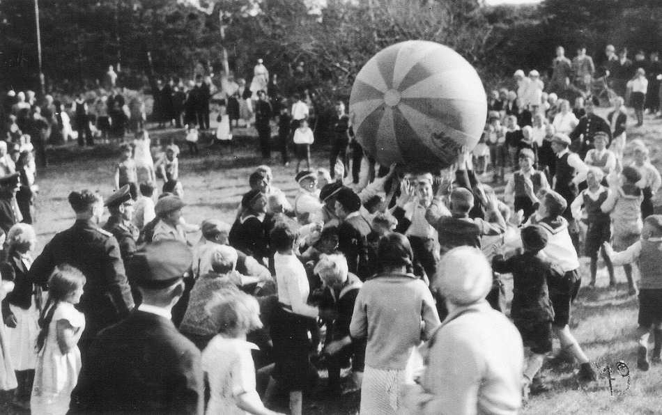 "Kinderfest" (Waldcafe) Booken 1936