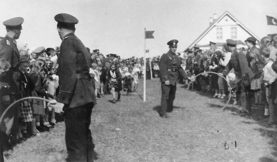 "Kinderfest" (Waldcafe) Booken 1936