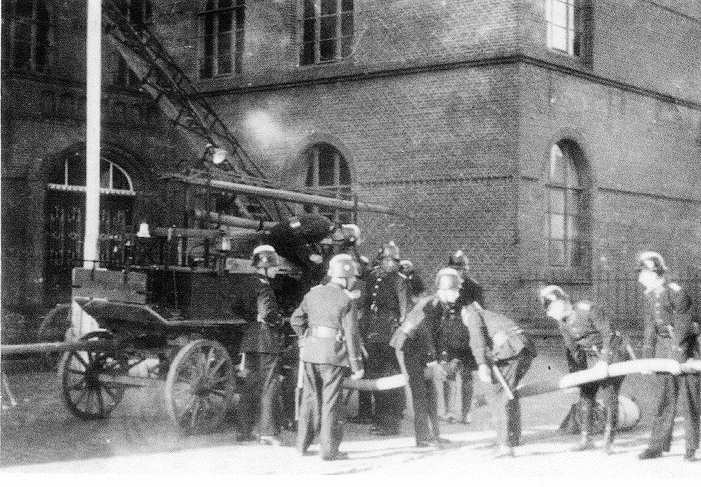 Der 1. Zug mit dem Pumpenwagen