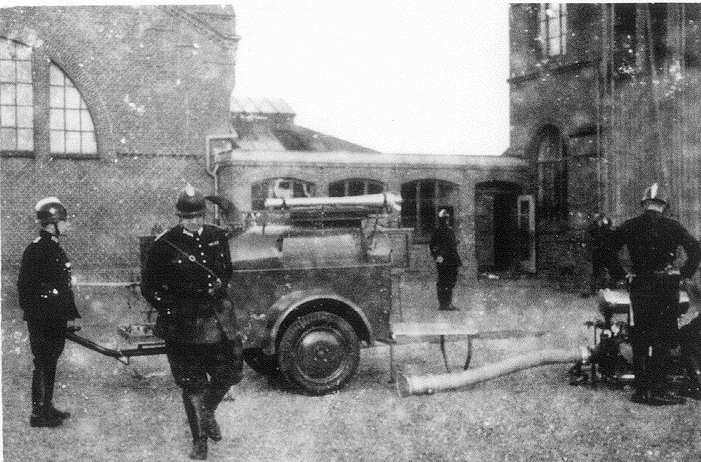 Angriffsübung auf der Ostseite des Schulhofes Angriffsübung auf der Ostseite des Schulhofes