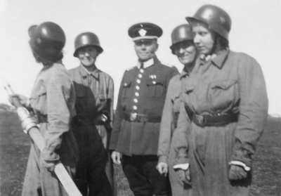 B.D.M. Feuerwehrhelferinnen 1943 B.D.M. Feuerwehrhelferinnen 1943