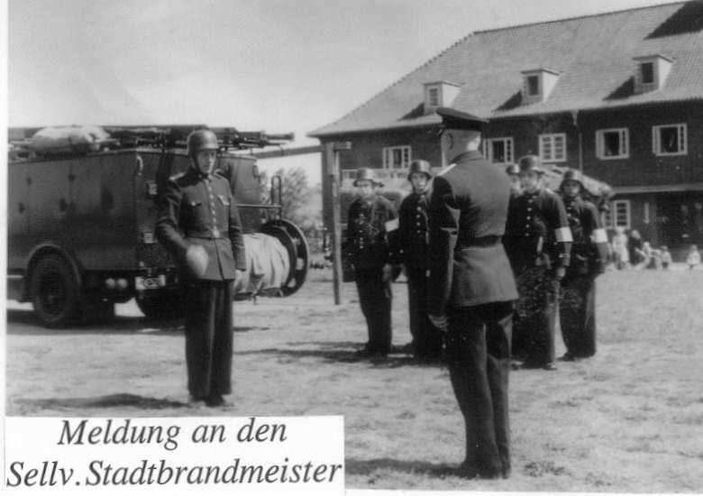 1. Löschgruppe zur Grundausbildung angetreten.