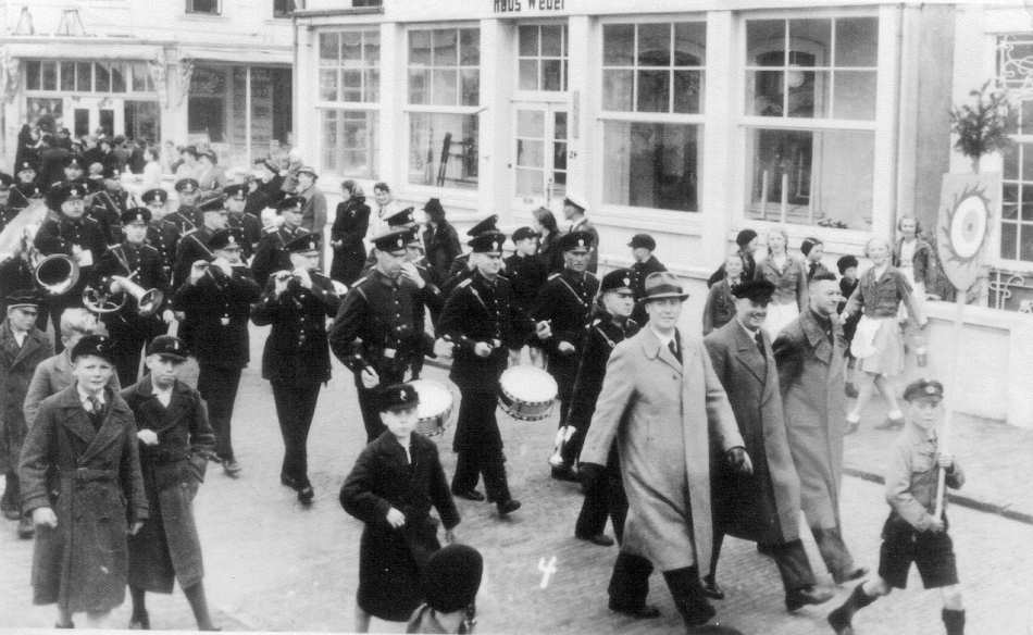 Großer Umzug der Werktätigen - 01. Mai 1937