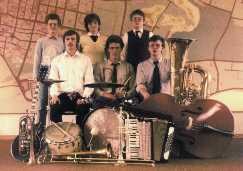 Übungsabend im großen Unterrichtsraum 1981 Übungsabend im großen Unterrichtsraum 1981