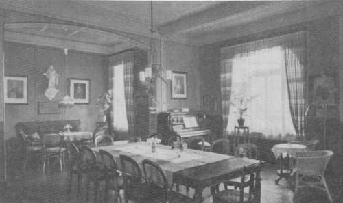 Wohn- und Lesezimmer in den 50er Jahren