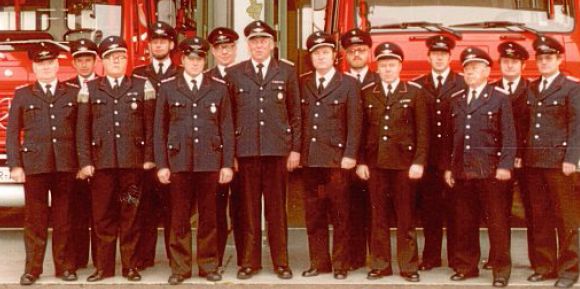 Johann Henning (Weißer Riese, Siebter von links)