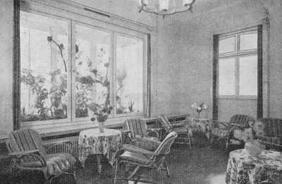 Blumenfenster im Wartezimmer des Kurmittelhauses