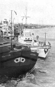 Hafen mit Rettungsboot