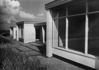 Die vor dem Nordstrand neu entstandenen Schutz- und Badehallen. Die vor dem Nordstrand neu entstandenen Schutz- und Badehallen.