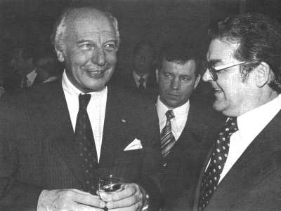 Dr. Walter Scheel (links) Ernst-Georg Hüper (rechts) Dr. Walter Scheel (links) Ernst-Georg Hüper (rechts)