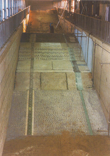 Untersuchungen zur Belastung des Deckwerkes Untersuchungen zur Belastung des Deckwerkes