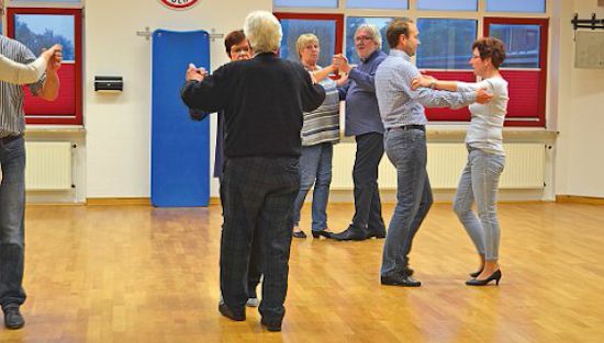 Hand-to-Hand mit Damenwechsel beim Cha Cha
